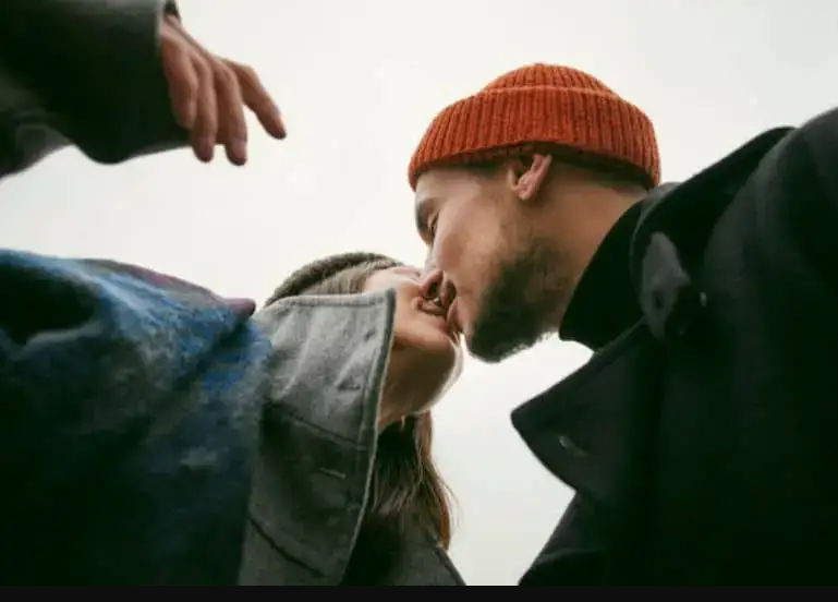 How to conquer and fall in love with a mature man older than me